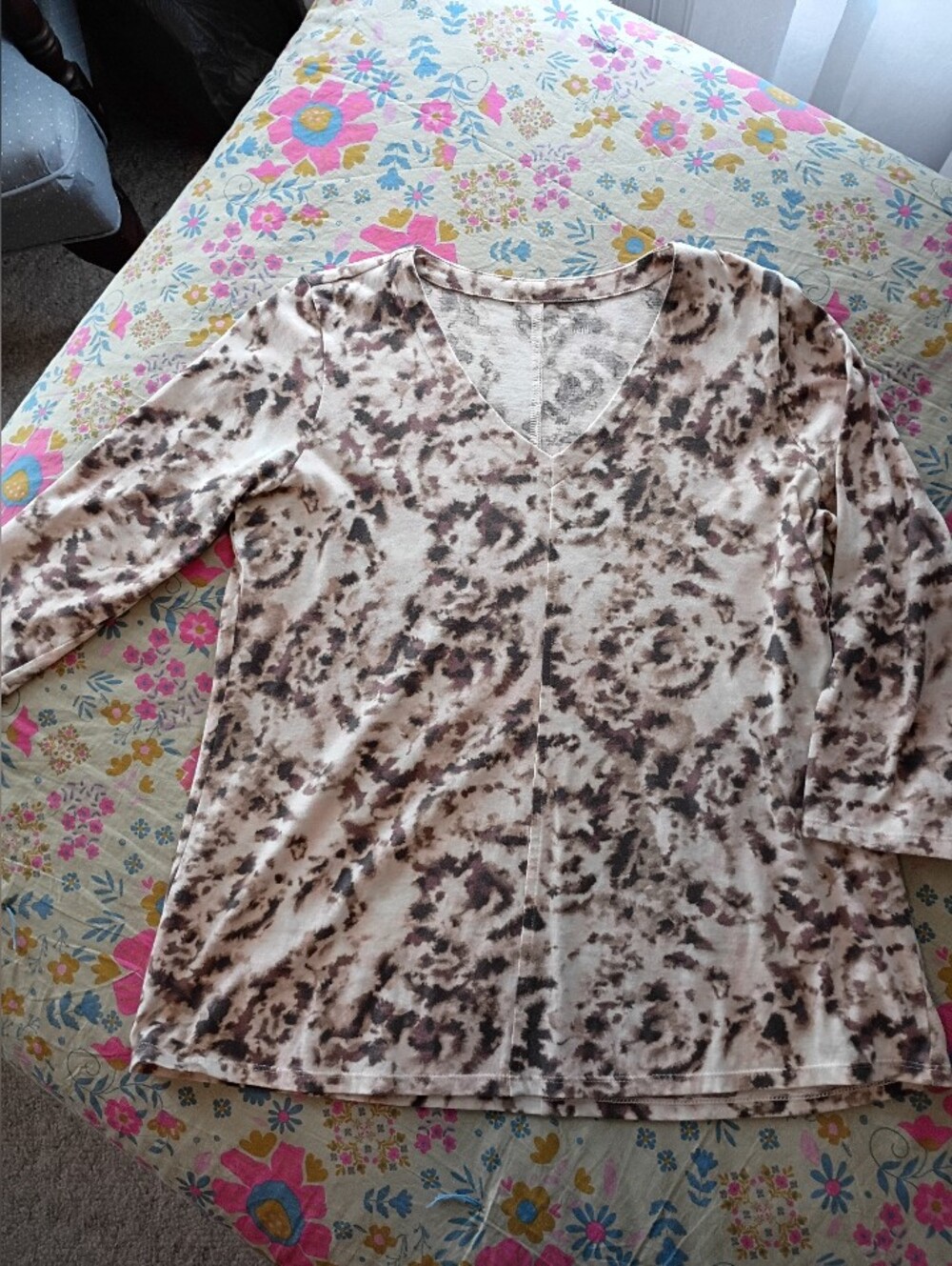 Jjill V-Neck 3/4 Sleeve Top in Taupe Floral Print